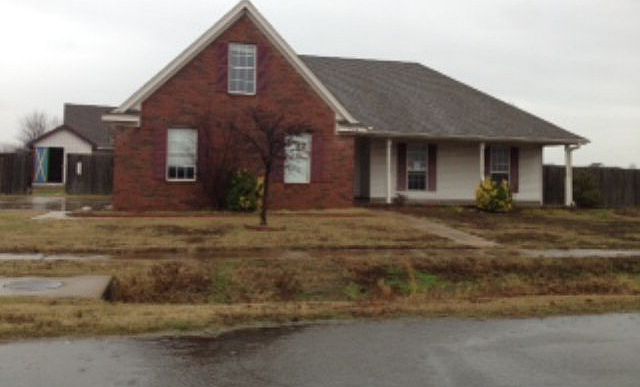 1st image of 724 Lena Dr