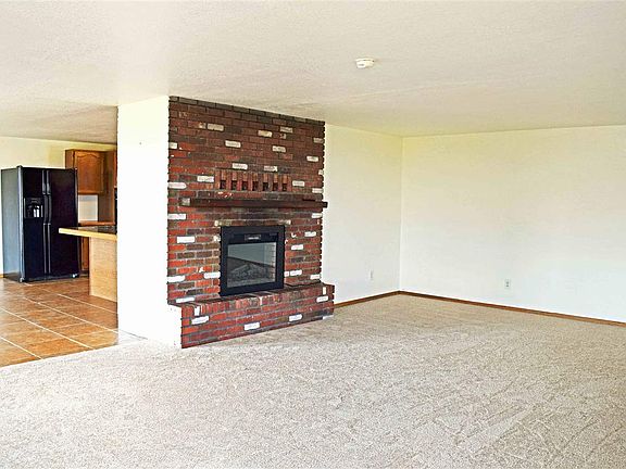 3rd image of 8585 Green Meadow Dr