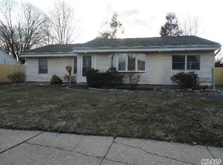 88 Bruce Ave, Hicksville, NY 11801