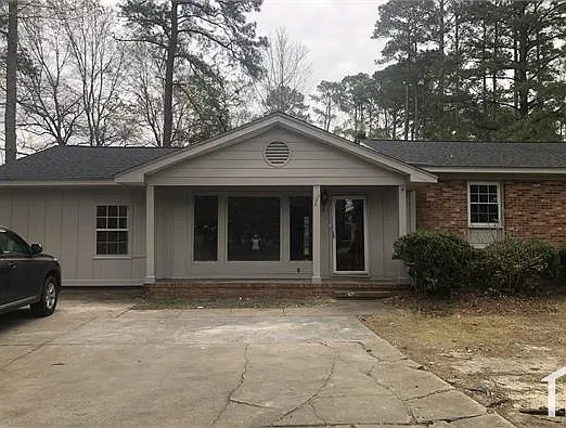 4 bed, $2,095 — Photo 1