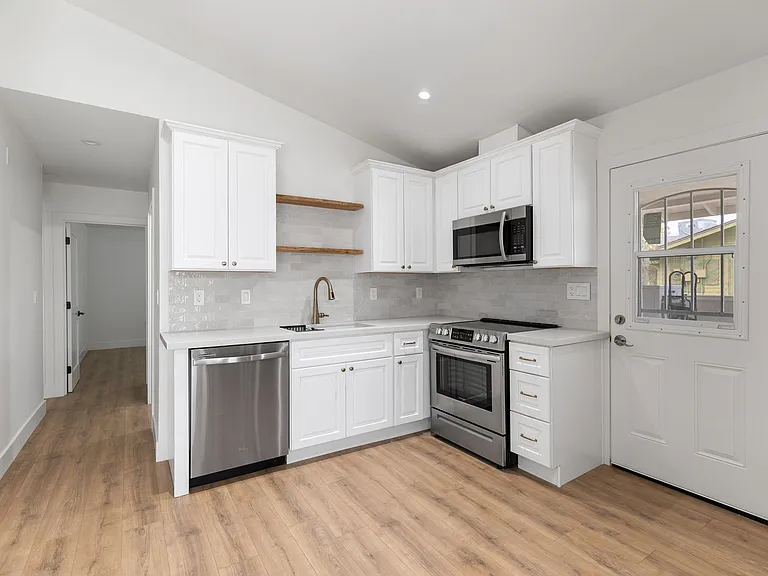 2044 S Forest Ave — Photo 1