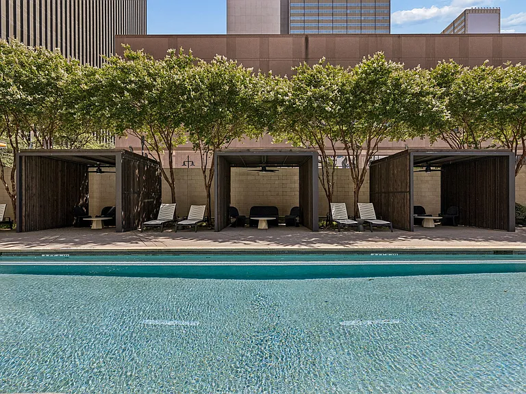 One Dallas Center — Photo 22