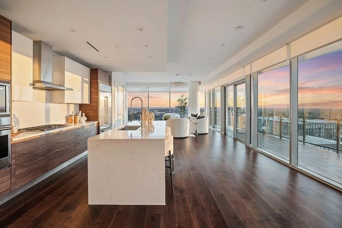 2 bed, 2.5 bath, 2245 sqft, $11,000 — Photo 3