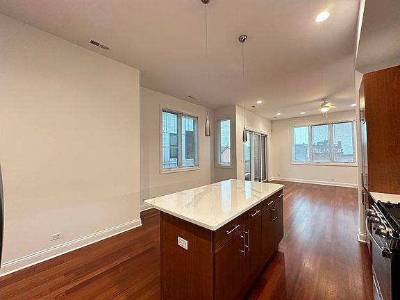 4th image of 1354 W Augusta Blvd #304