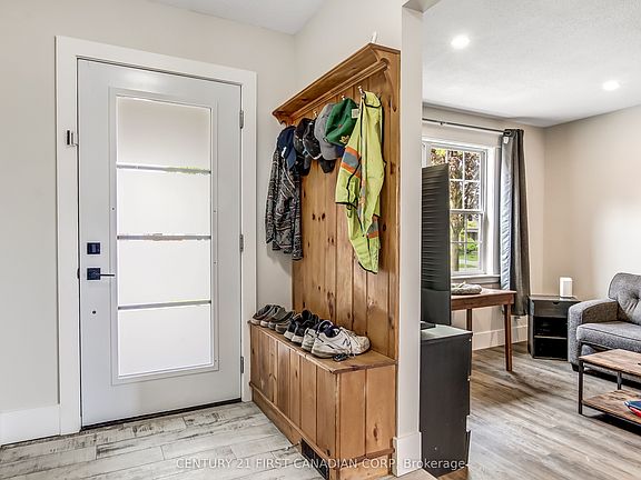 3rd image of 20 Renny Cres