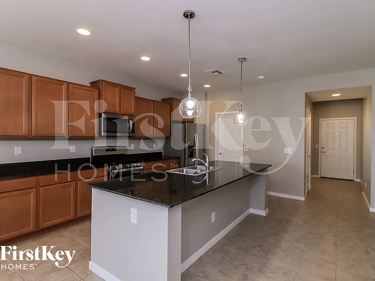 4052 S 101st Ln — Photo 9