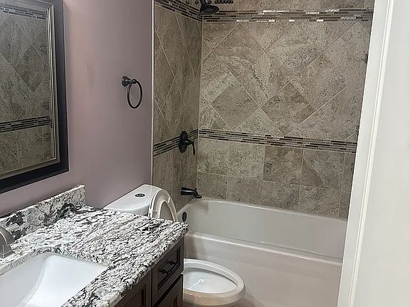 3rd image of 7916 Oak Park Ave