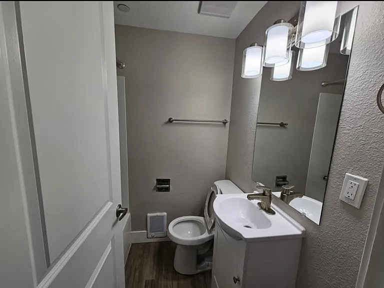 400 E Union St #2 — Photo 5