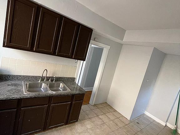 5th image of 7758 S Phillips Ave APT 3