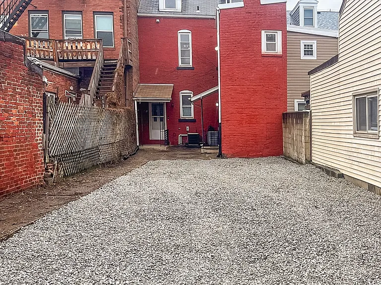 2810 Sarah Street — Photo 28