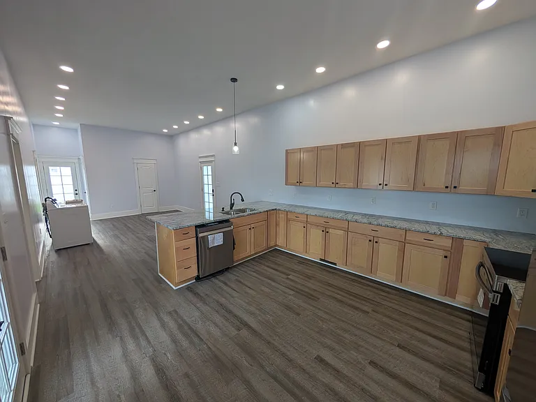 1003 Commercial St — Photo 7