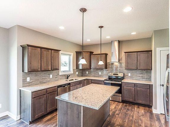 3rd image of 715 NE Bowman Dr