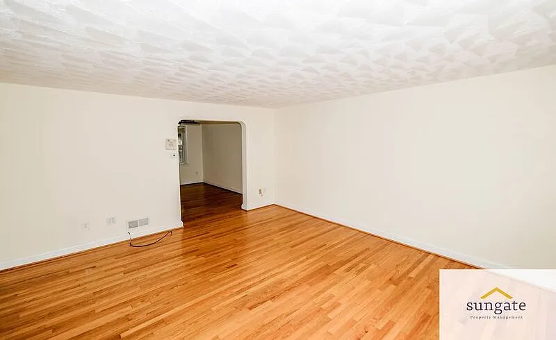 3 bed, 2.0 bath, 1580 sqft, $1,999 — Photo 4