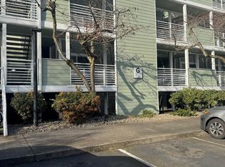 185 N Hayden Bay Dr, Portland, OR 97217