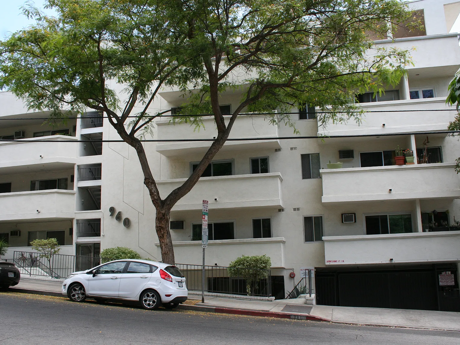 1 bed, 798 sqft, $2,100 — Photo 1