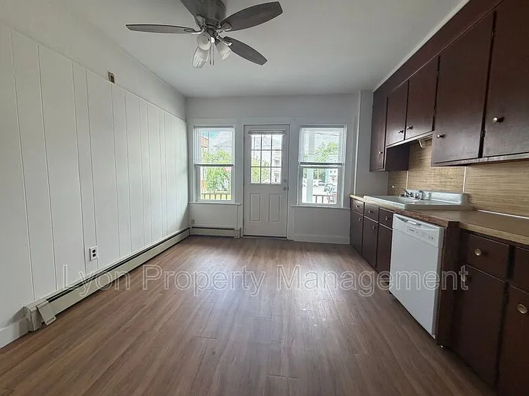 70 Bouvier Ave #1R — Photo 4