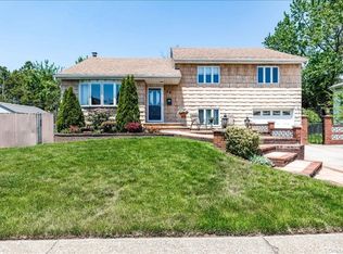 28 Hastings Rd, Massapequa, NY 11758