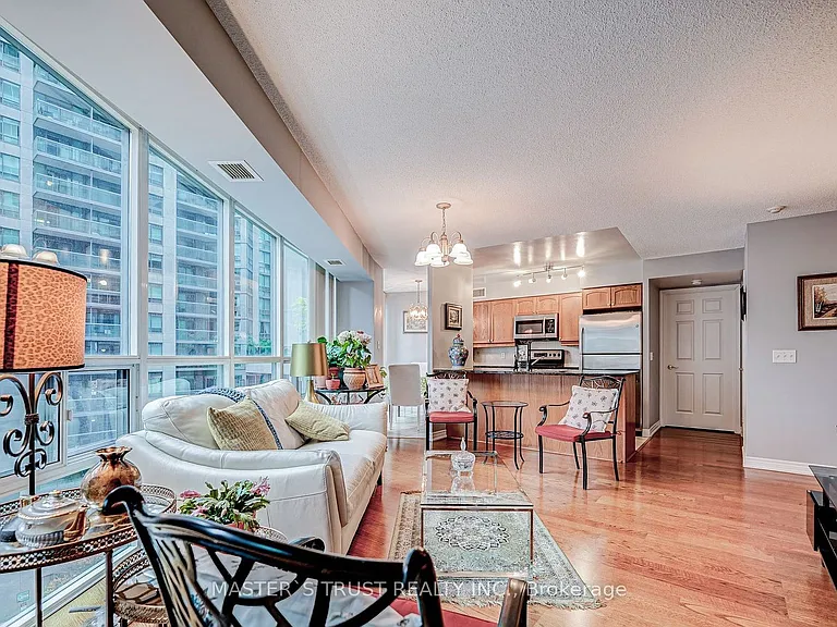 30 Grand Trunk Cres #711 — Photo 1