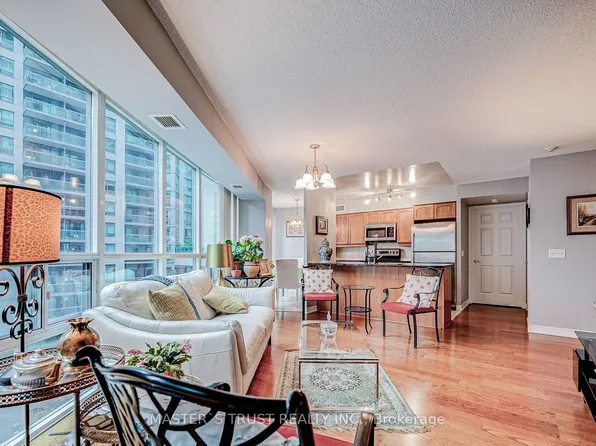 30 Grand Trunk Cres, Toronto, ON