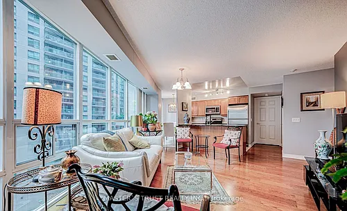 30 Grand Trunk Cres #711 Photo 1