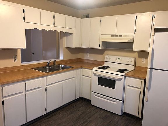 3rd image of 1069 Mimosa Cove Ct W