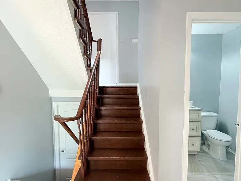 41 Broadbridge Dr #MAIN AND UPPER — Photo 5