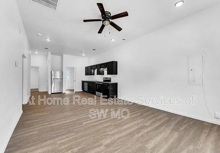 522 S Broadway Ave — Photo 3