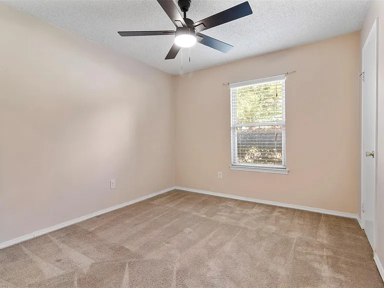 16319 Pitch Pine Dr — Photo 12