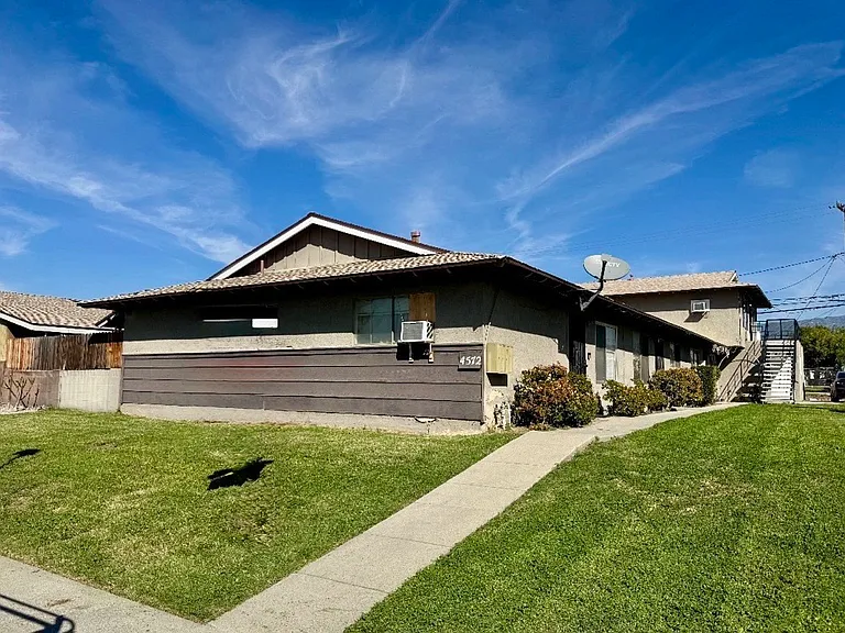4572 Canoga St #B — Photo 2