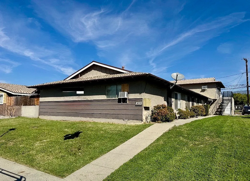 Building Photo - 4572 Canoga St #B