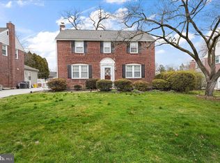 67 Colonial Park Dr, Springfield, PA 19064