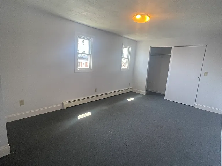 532 Warren St E — Photo 21