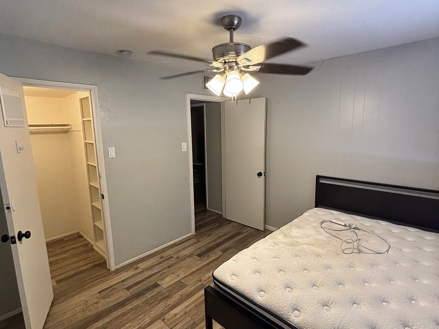 5 bed, 2.5 bath, 1982 sqft, $800 — Photo 2