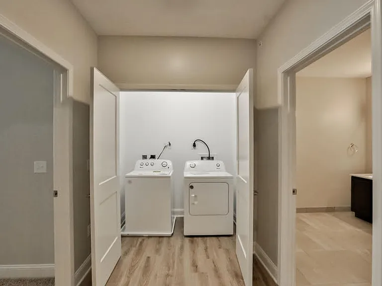 The Reserve on Hackett Apartments — Photo 38