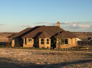 401 Clover Ln, La Vernia, TX 78121