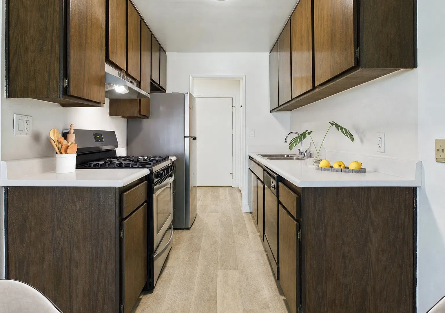 Executive House Apartments — Photo 1