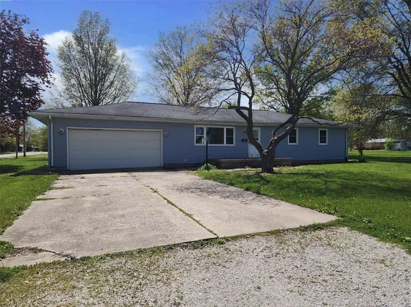 303 Sherman St, Nokomis, IL 62075