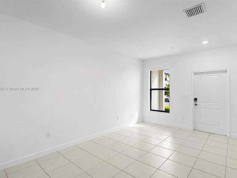 15983 SW 2nd Pl — Photo 3