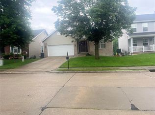 2745 Brookmeadow Dr, Belleville, IL 62221