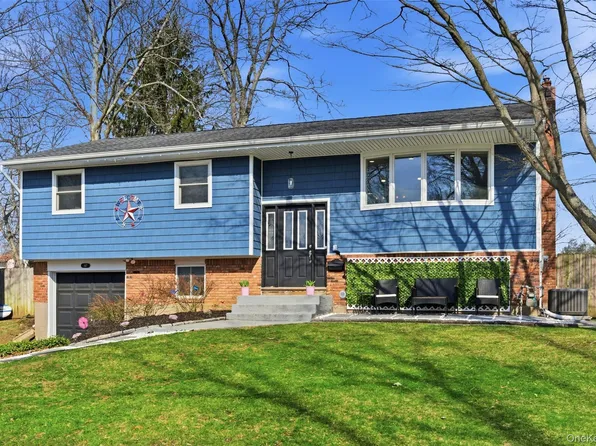 147 Jackson Avenue S, Saint James, NY 11780