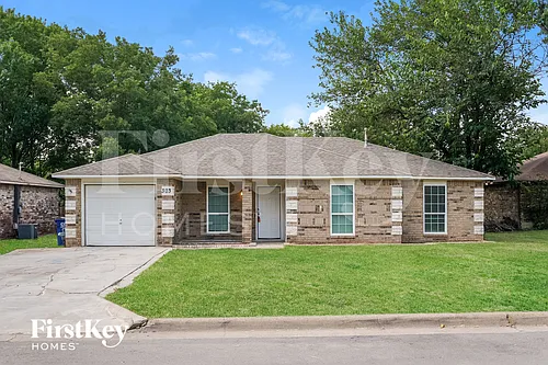 303 W Ct Photo 1