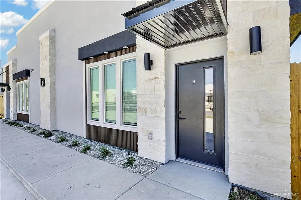3 bed, 2.0 bath, 1090 sqft, $1,350 — Photo 4