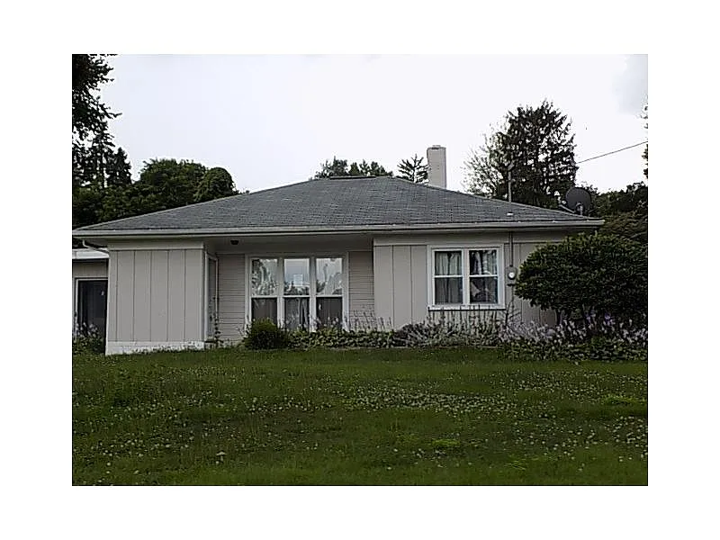 1036 Crest Dr photo 1