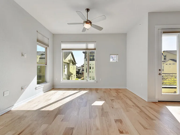 4622 Vaughan St — Photo 5
