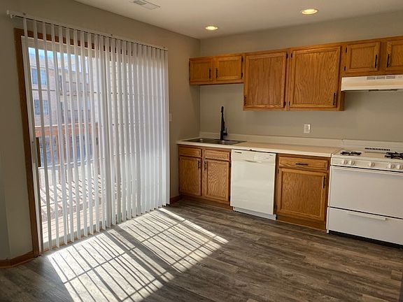 4th image of 3557 Ash St #16