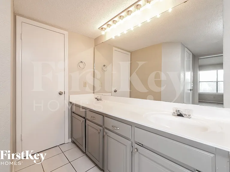1008 Sennybridge Dr — Photo 13