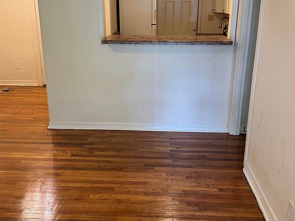 2nd image of 808 45th St