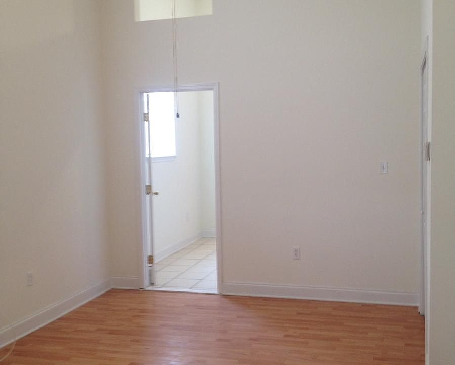 1st image of 829 N Prieur St