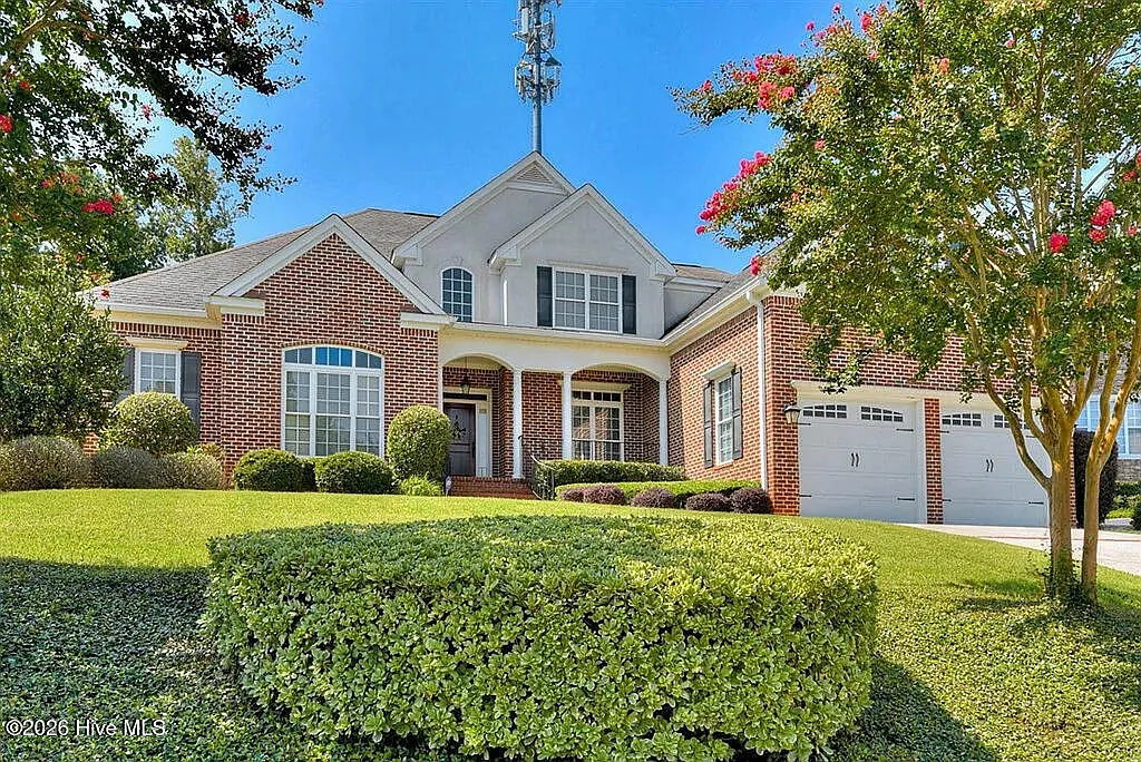 5 bed, 4.0 bath, 3415 sqft, $3,900 — Photo 2