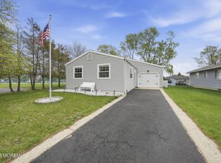 14 Picasso Ct, Toms River, NJ 08757